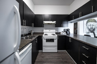 IN THE HEART OF DOWNTOWN OTTAWA 2BR APARTMENT