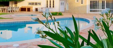 Beautiful Algarve Villa | 6 Bedrooms | Villa Albuferia da Silva | Private Swimming Pool & Lovely Outdoor Kitchen | Albufeira