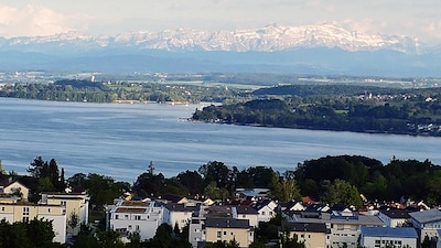 Große neue Ferienwohnung mit See- und Alpensicht.