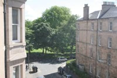 Stunning 5 bedroom top floor flat in traditional Edinburgh tenement.