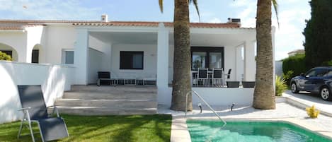 Villa & pool 