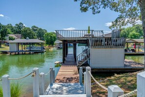 Let the calm waters of the dock ease your worries—here, it’s all about lake time