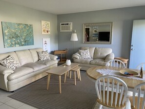 Bright and ample living room with modern and comfortable furniture.