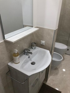 Apartamento cuenta con aire acondicionado, 1 dormitorio