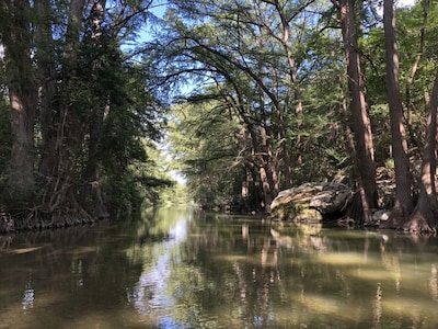 Guadalupe Lazy Days Riverfront TreeTop Cottage #2