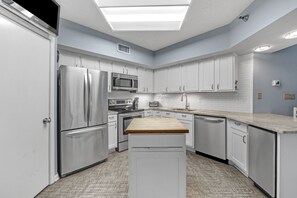 Fully Equipped Kitchen with a Breakfast Bar