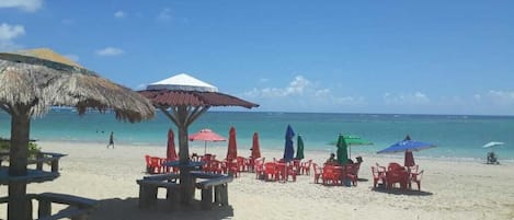 Linda praia com mar calmo e quente!