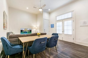 Dining area/living room