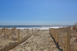 Welcome to the Beach! Only steps away!
