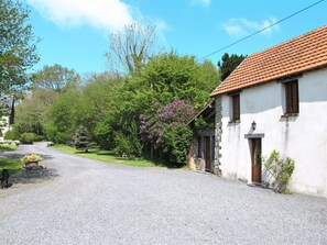 Property, House, Cottage, Real Estate, Residential Area, Home, Tree, Road, Building, Rural Area