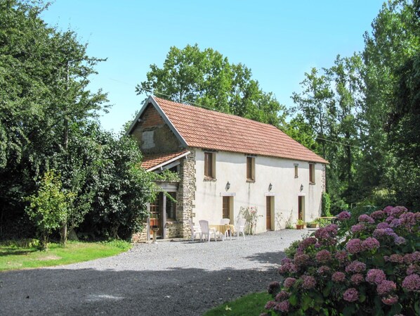 Property, House, Cottage, Building, Home, Real Estate, Estate, Botany, Rural Area, Farmhouse