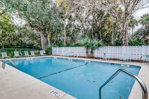 Family-friendly condo w/ a furnished deck & shared pools – near golf & shops