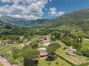 Bergforms, Berg, Hügel, Hochland, Gebirge, Landschaft, Bergstation, Ländliches Gebiet, Haus, Grundstueck
