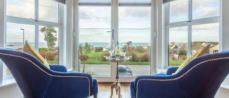 5 Four Seasons, Carbis Bay. Take in the sea view through the huge bay window