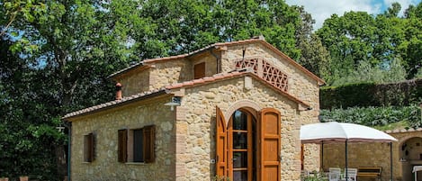 Propiedad, Casa, Casa, Edificio, Bienes Raíces, Área Rural, Arquitectura, Cabaña, Árbol, Techo