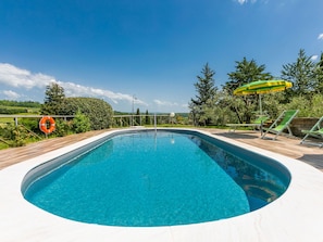 L'Eau, Nuage, Ciel, Propriété, Piscine, Plante, Bleu Azur, Arbre, Ombre, Rectangle