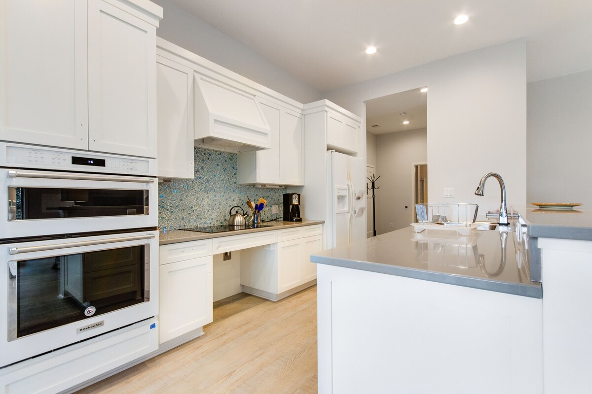 Handicap accessible villa featuring views of hole #1 at Crooked Oaks