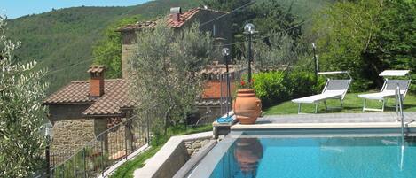 Water, Plant, Daytime, Sky, Building, Swimming Pool, Tree, Body Of Water, Leisure, Shade