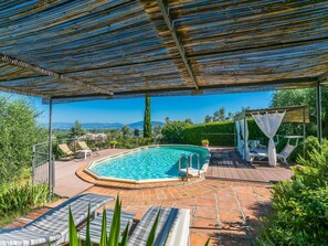 Pflanze, Wasser, Schwimmbad, Natur, Azurblau, Schatten, Gartenmöbel, Himmel, Baum, Eco Hotel
