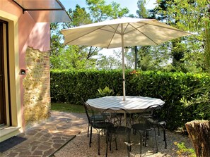 Pflanze, Möbel, Tabelle, Natur, Schatten, Botanik, Baum, Gartenmöbel, Rechteck, Tisch Im Freien