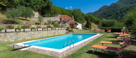 Swimming Pool, Property, Natural Landscape, Grass, House, Leisure, Estate, Vacation, Building, Villa
