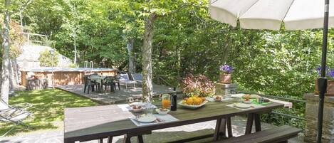 Ciel, Table, Meubles, Jour, Propriété, Plante, Montagne, Bleu Azur, Chaise, La Nature