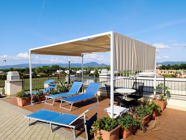 Propriété, Toit, Bâtiment, Ombre, Immobilier, Maison, Architecture, Domicile, Patio, Canopée