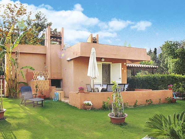 Propriété, Maison, Domicile, Bùtiment, Immobilier, ArriÚre-Cour, Zone Résidentielle, Herbe, Cour, Architecture