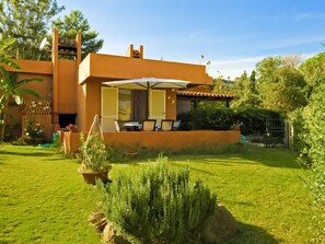 Plante, Bâtiment, Ciel, Fenêtre, Arbre, Maison, Chalet, Lot Terre, Végétation, Ombre
