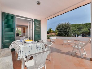 Tabelle, Möbel, Stuhl, Schatten, Holz, Interior Design, Beleuchtung, Die Architektur, Himmel, Baum