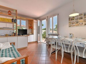 Möbel, Cabinetry, Fenster, Tabelle, Gebäude, Countertop, Holz, Küche, Die Architektur, Interior Design