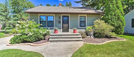 Sturgeon Bay Vacation Rental | 2BR | 1BA | Stairs Required | 700 Sq Ft