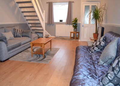 2 bedrooms close to shops, port and train station.