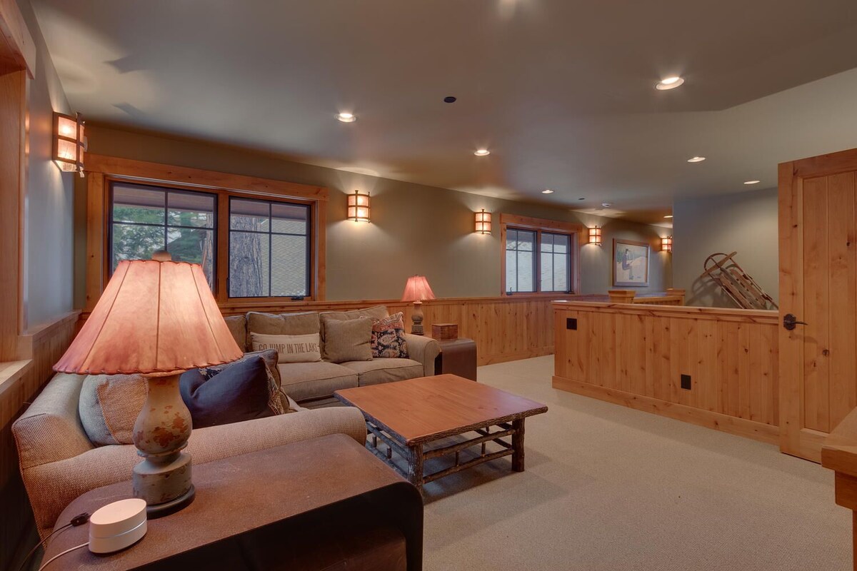 Glistening Shores By Tahoe Getaways – 5 Star Lakefront Hot Tub, Private Pier and Buoy