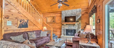 Pigeon Forge Vacation Rental | 5BR | 5BA | 2,392 Sq Ft | Stairs Required