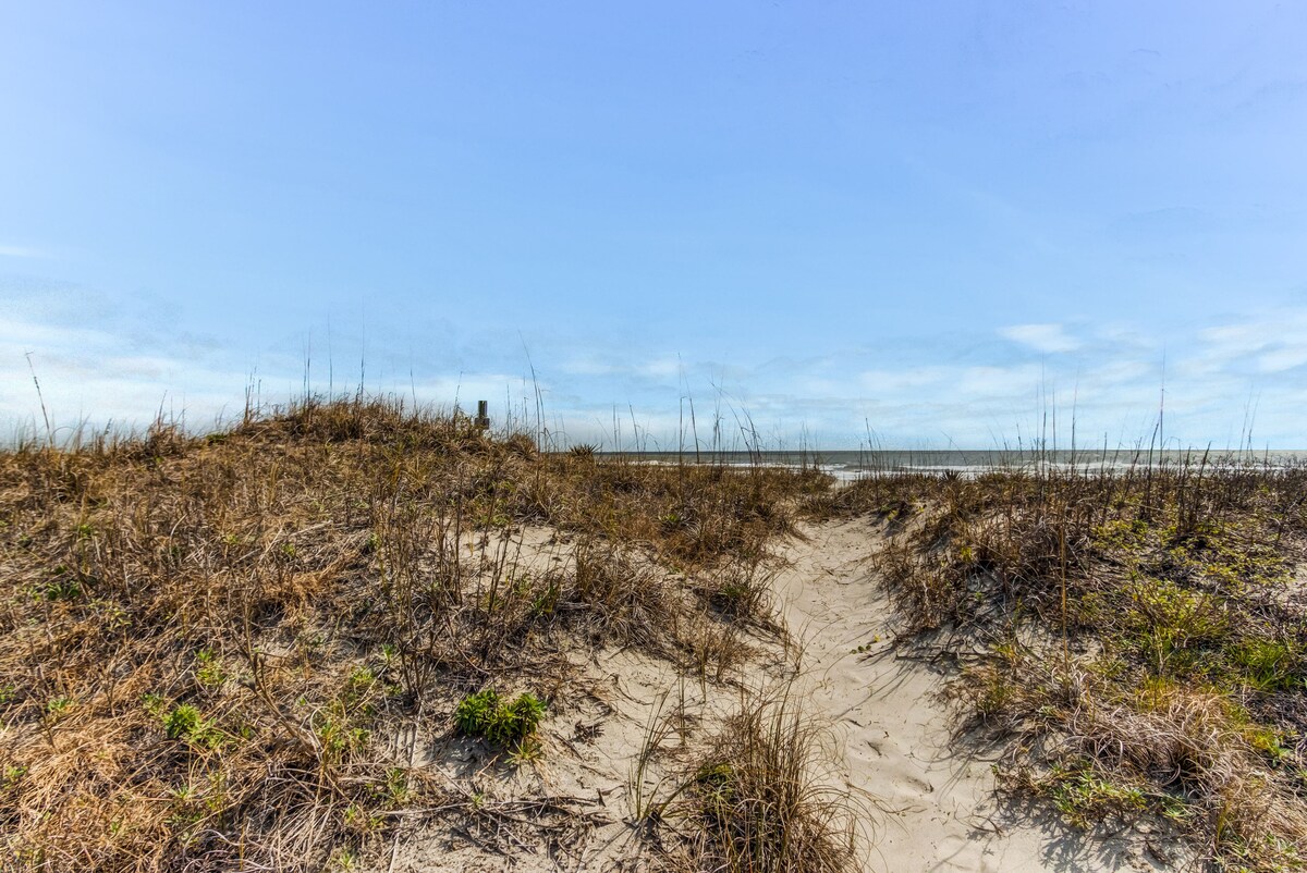 Special oceanfront home w/ stunning ocean views & private beach access