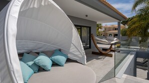 Luxury 4 Bedroom Villa with Sea Views near the Praca  -J160 - 5