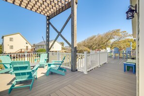 Deck | Outdoor Dining