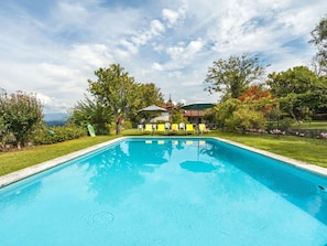 Wasser, Pflanze, Wolke, Himmel, Schwimmbad, Natur, Azurblau, Baum, Rechteck, Natürliche Landschaft