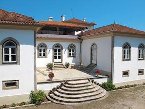Pflanze, Himmel, Fenster, Eigentum, Gebäude, Haus, Die Architektur, Tür, Wand, Wohngebiet