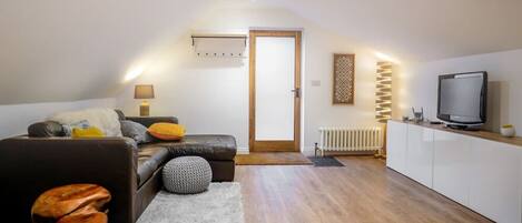 Open plan kitchen/living/dining area