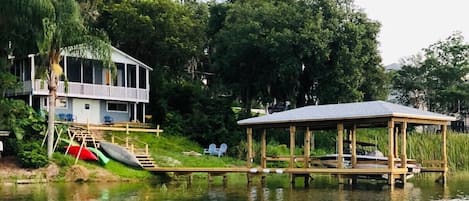 Lakefront fully renovated cottage with dock, boathouse and lift, kayaks & more