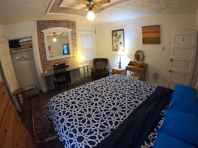 Private Bedroom with King Bed in Highland Park with Shared Living Space #1