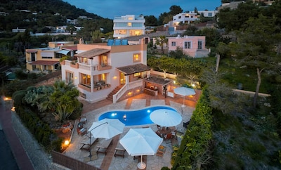 Villa in Ibiza-Stadt mit Pool und Blick auf den Sonnenuntergang