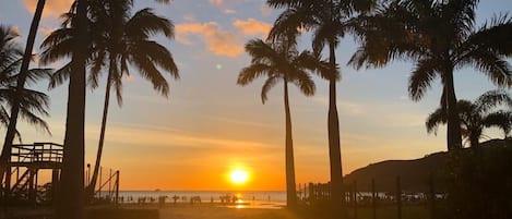 Praia de Baraqueçaba ao por do sol!