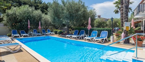 Water, Sky, Building, Cloud, Swimming Pool, Blue, Tree, Shade, Chair, Outdoor Furniture