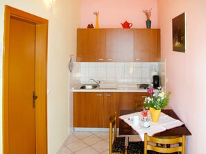 Zimmer, Eigentum, Möbel, Gelb, Interior Design, Haus, Gebäude, Sinken, Küche, Cabinetry