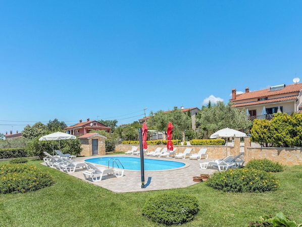 Property, Swimming Pool, Resort, Real Estate, Building, Vacation, Estate, House, Resort Town, Residential Area