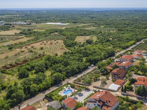 Luftaufnahmen, Vogelperspektive, Wohngebiet, Vegetation, Vorort, Natürliche Landschaft, Eigentum, Stadtgebiet, Menschliche Siedlung, Fotografie