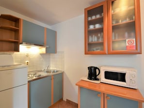 Cabinetry, Meubles, Propriété, Comptoir, Bâtiment, Appareil De Cuisine, Cuisinière, Cuisine, Électroménager, Bois